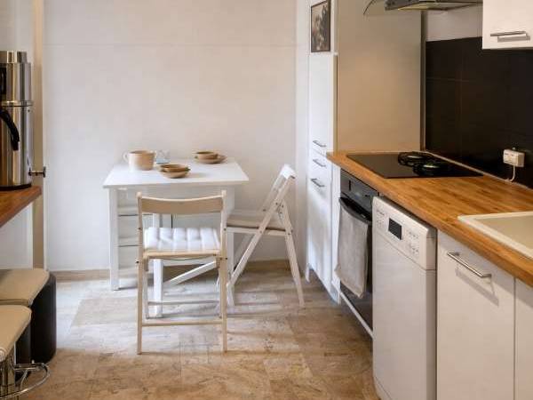 Homestay / 4-bedroom flat · 105 m², Montpellier, Rue des Chasseurs / Photo 2