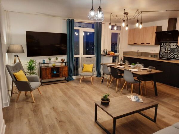 Colocation / Appartement 6 pièces de 110 m², Compiègne, Square du Colonel Sutterlin / Photo 2